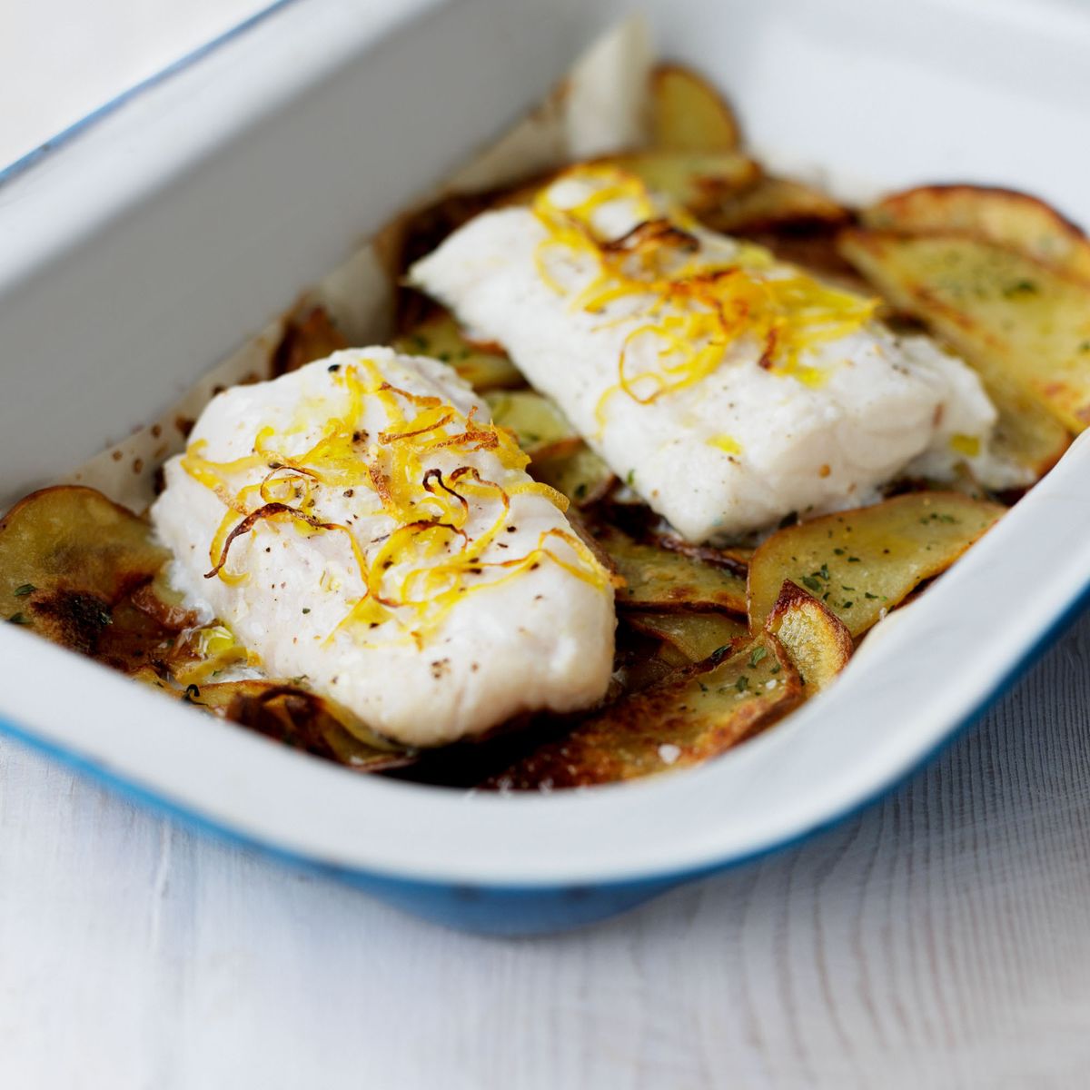 Pescado y patatas fritas al horno