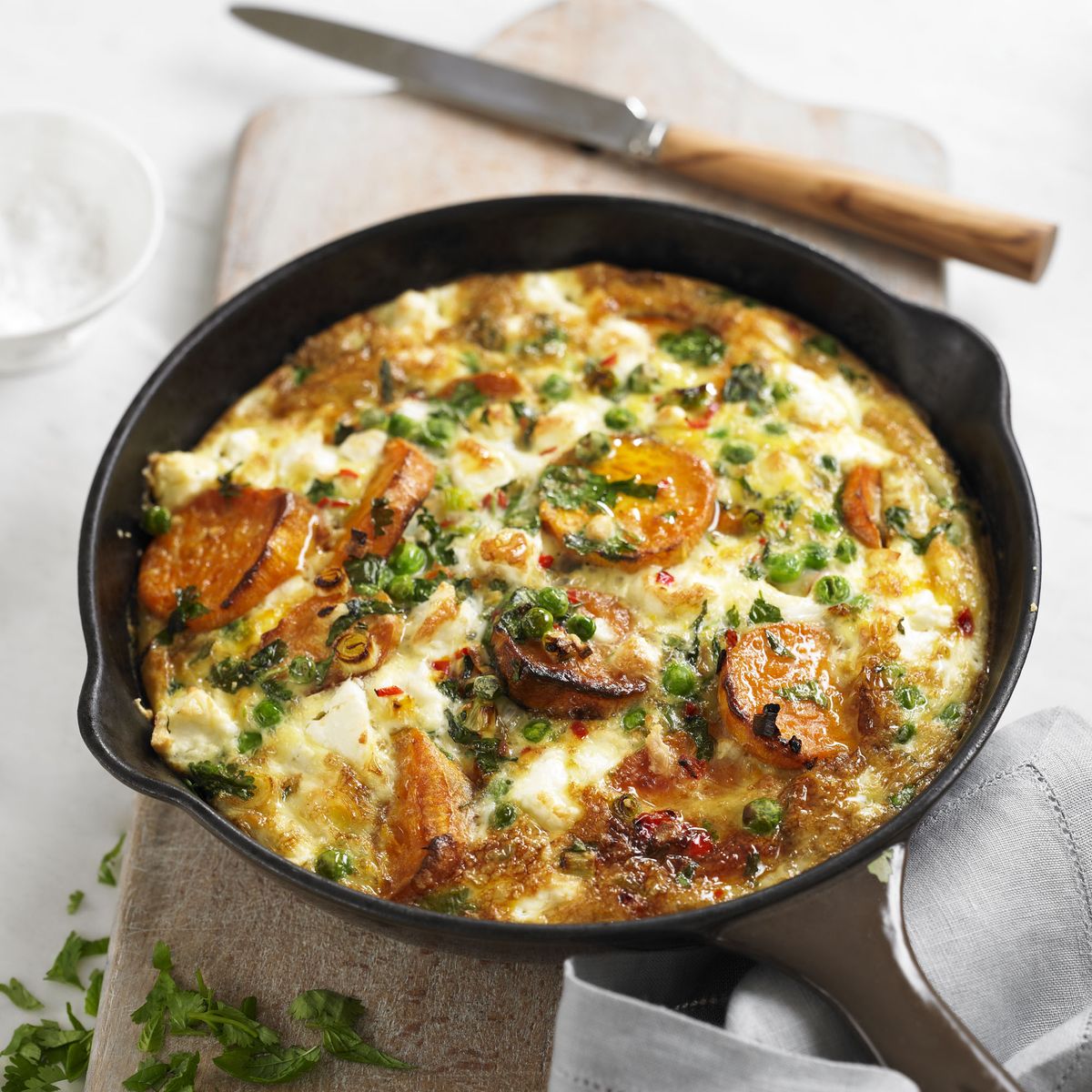 Frittata iz sladkega krompirja in mlade čebule