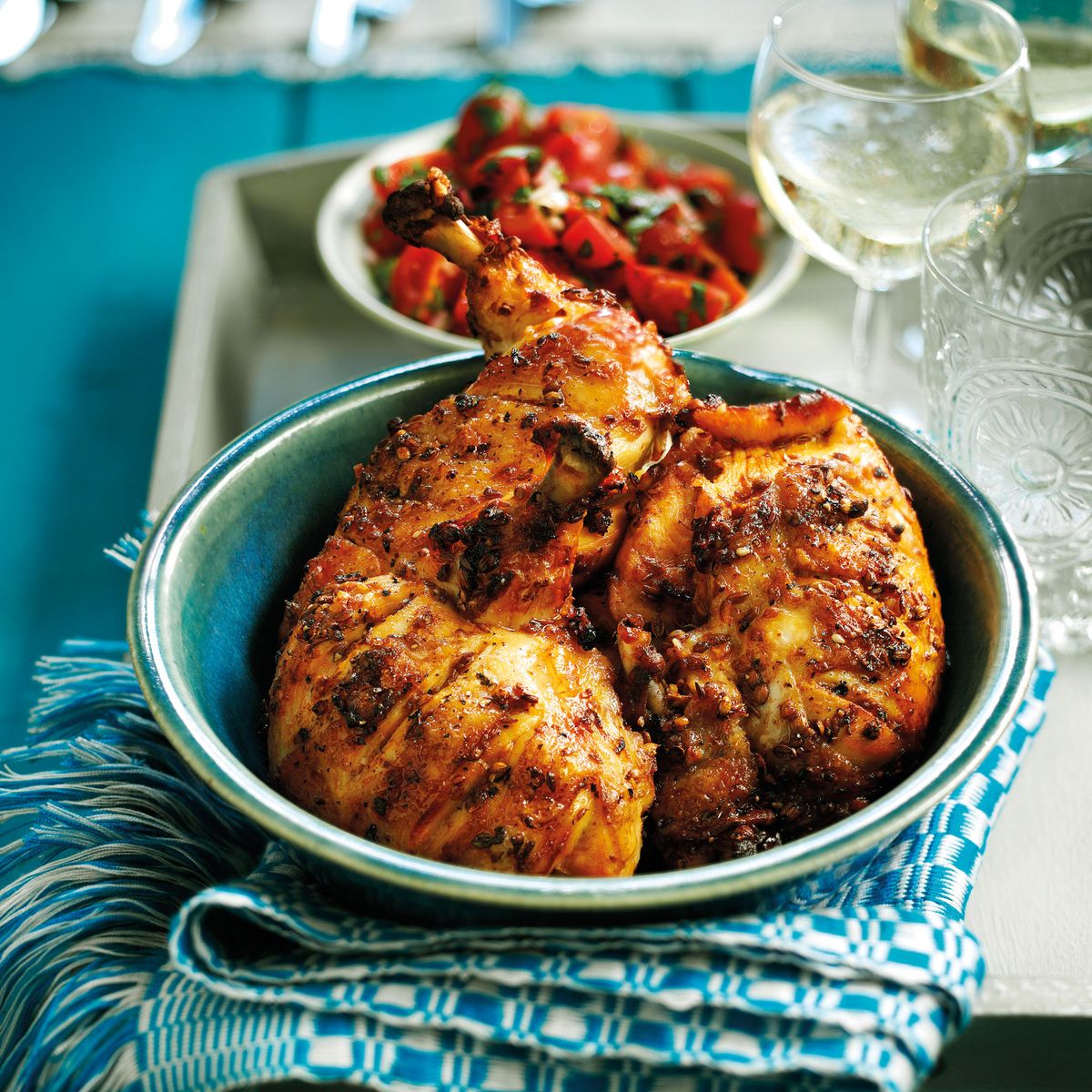 Pollo speziato mediorientale con salsa di pomodoro