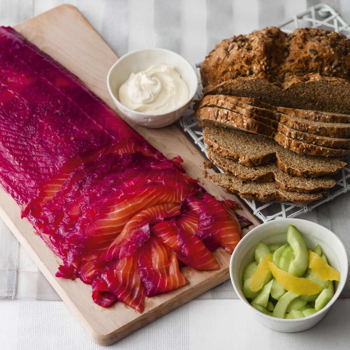 Salmón Curado con Remolacha y Gin