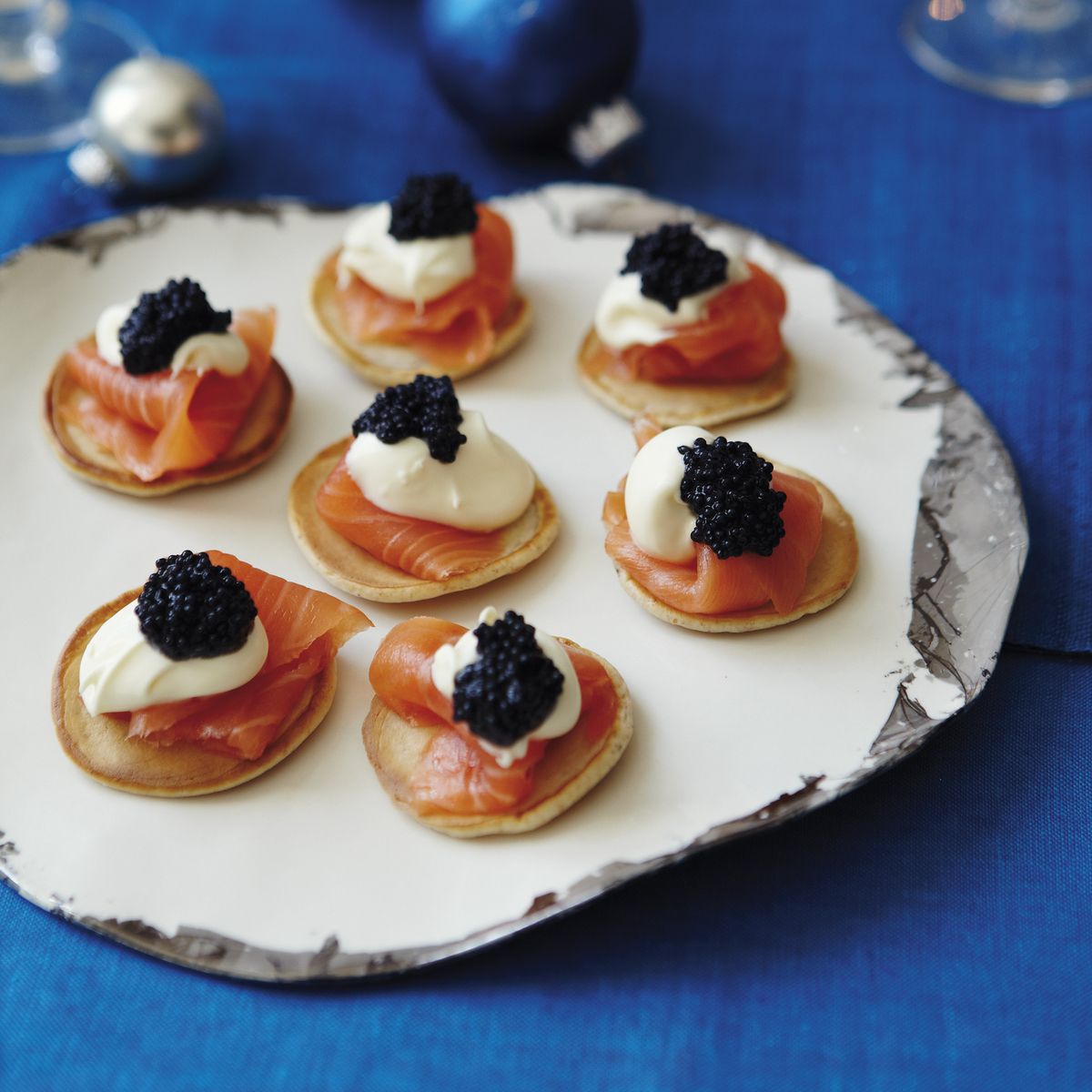 Panqueques de Salmón Ahumado con Crema Agria y