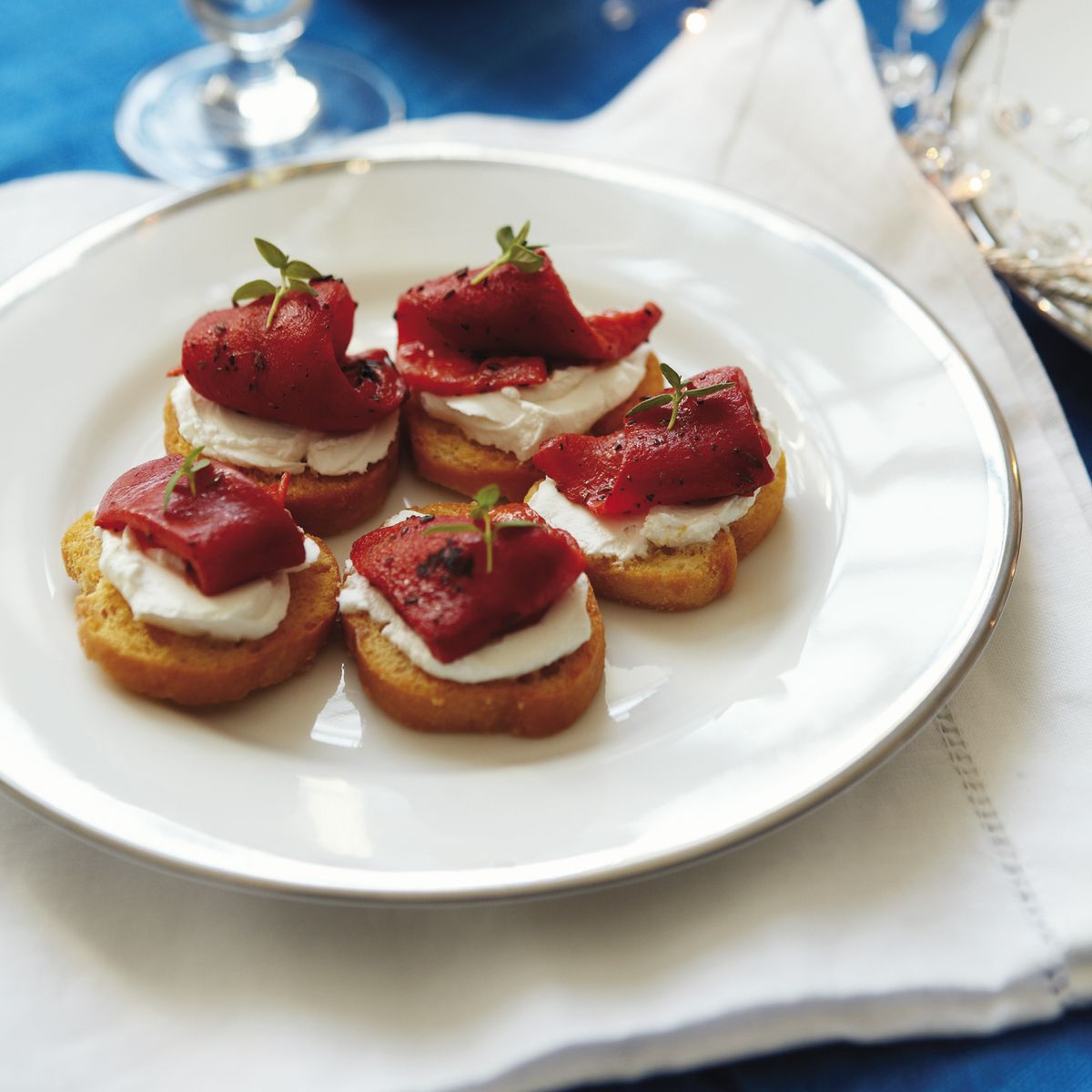 Crostini de Pimientos Rojos Asados ​​con Cabra