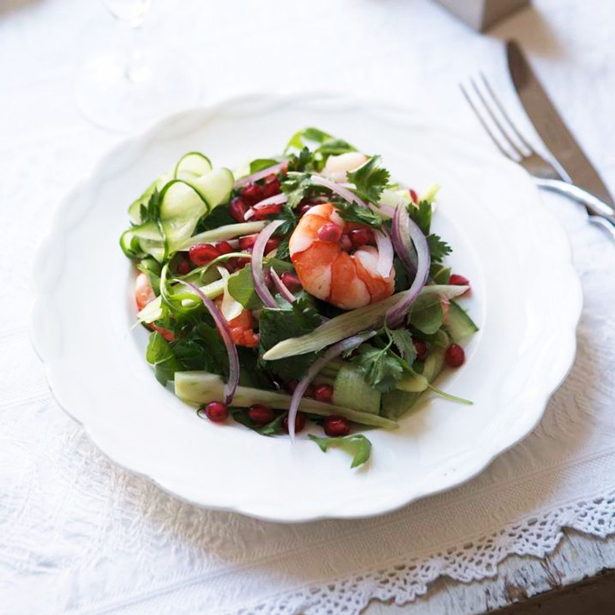 Ensalada de gambas e hinojo con granada