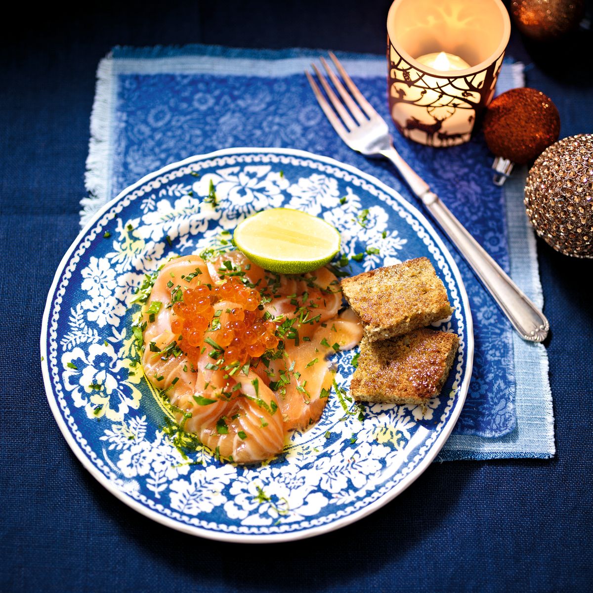 Carpaccio de Salmón con Hierbas y Lima