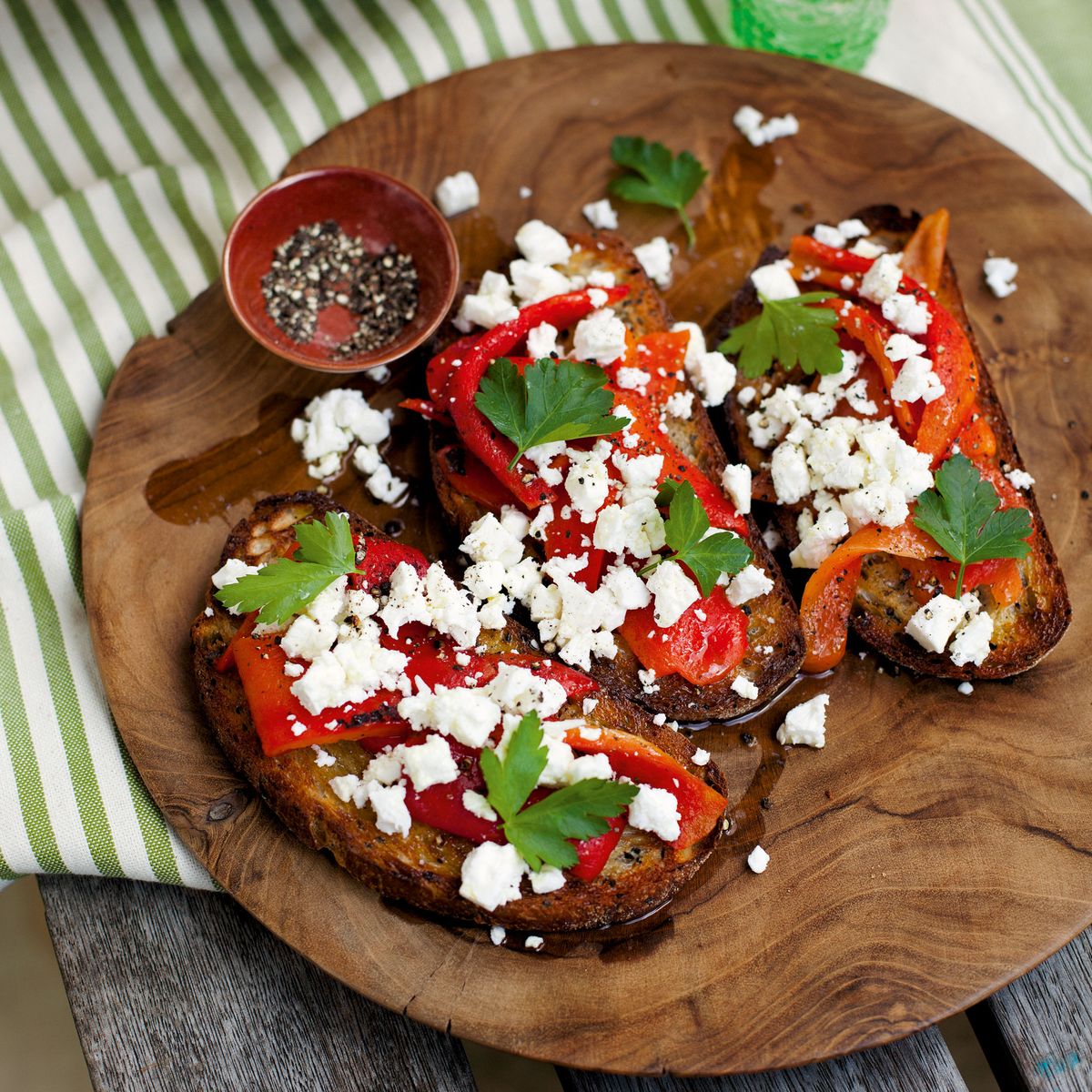 Červená paprika a Feta Bruschetta