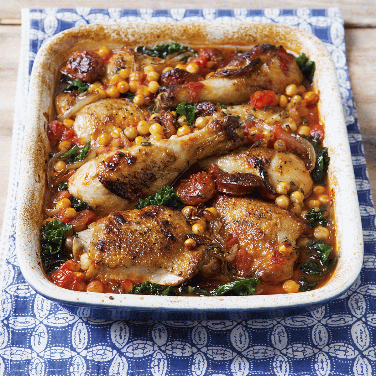 Pollo con Chorizo, Garbanzos y Kale
