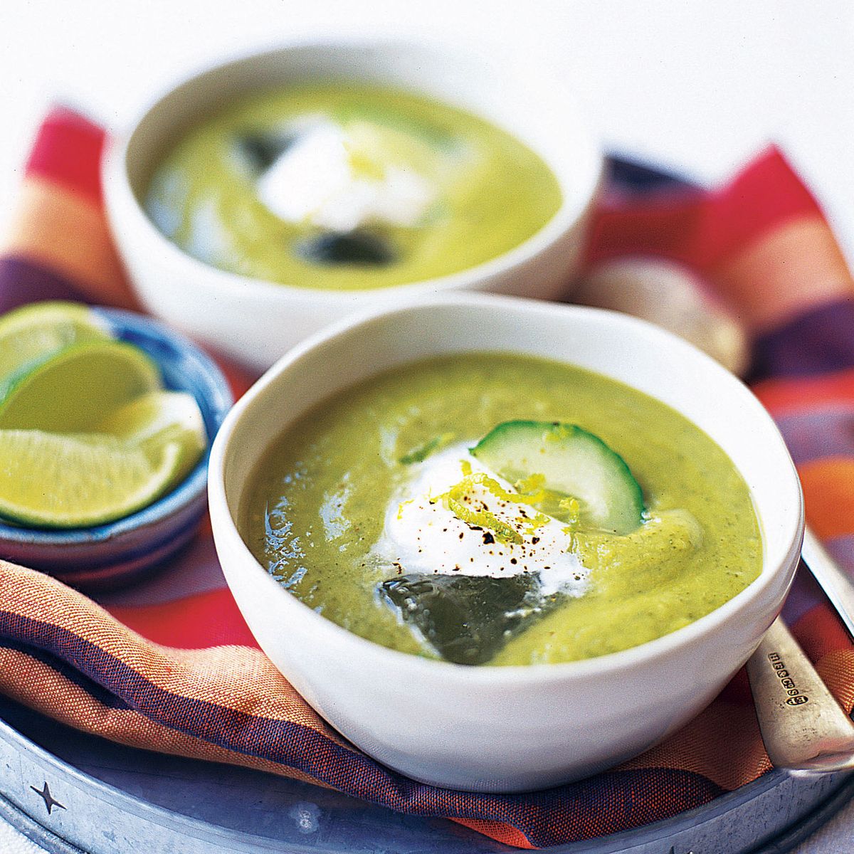Sopa Resfriada de Abacate, Pepino, Limão e Agrião
