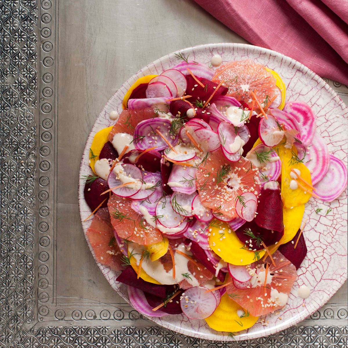 Salada de beterraba raspada, rabanete e toranja