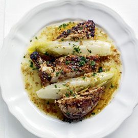 Frango com mel com chicória refogada