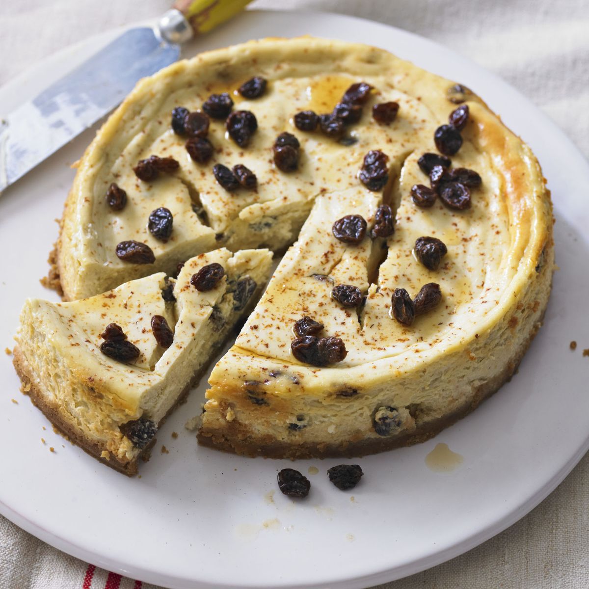 Gebackener Rum-Rosinen-Käsekuchen