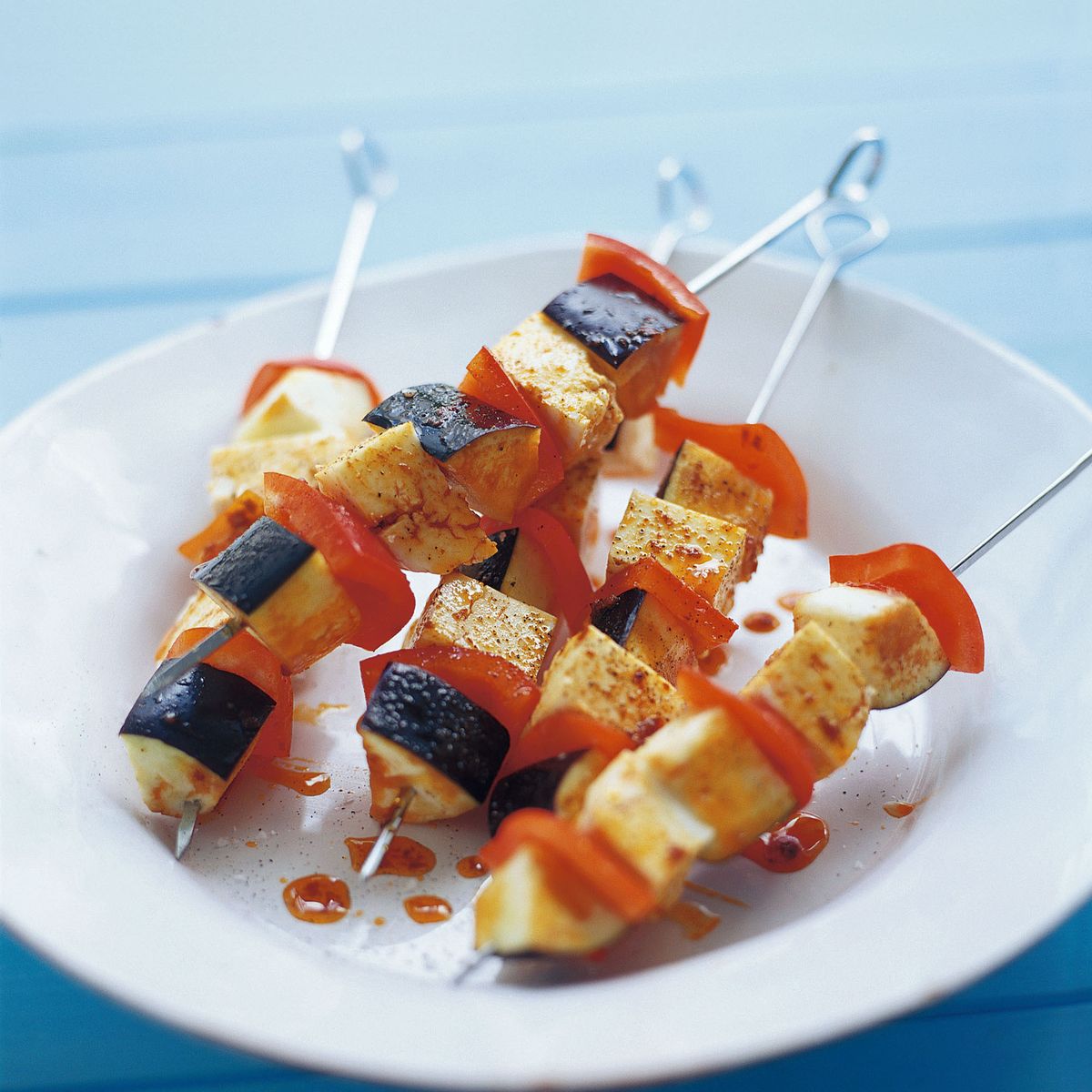 Halloumi, baklažán a kebab z červeného korenia
