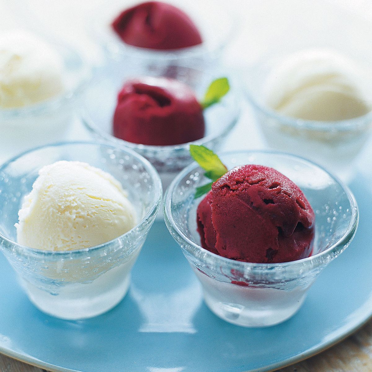 Sorbet črnega ribeza, mete in kašice