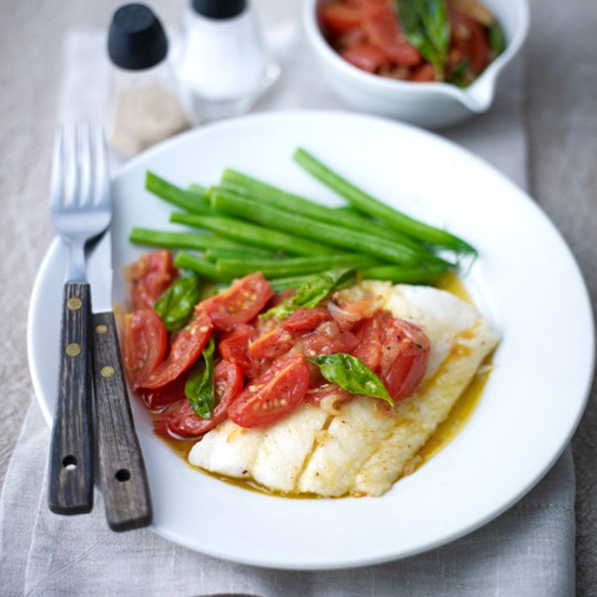 Haddock com molho de tomate picado quente