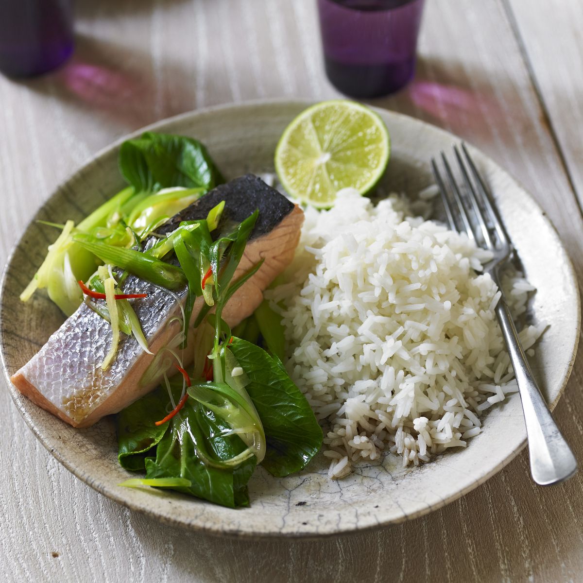 Salmão Assado com Gengibre, Soja e Pak Choi