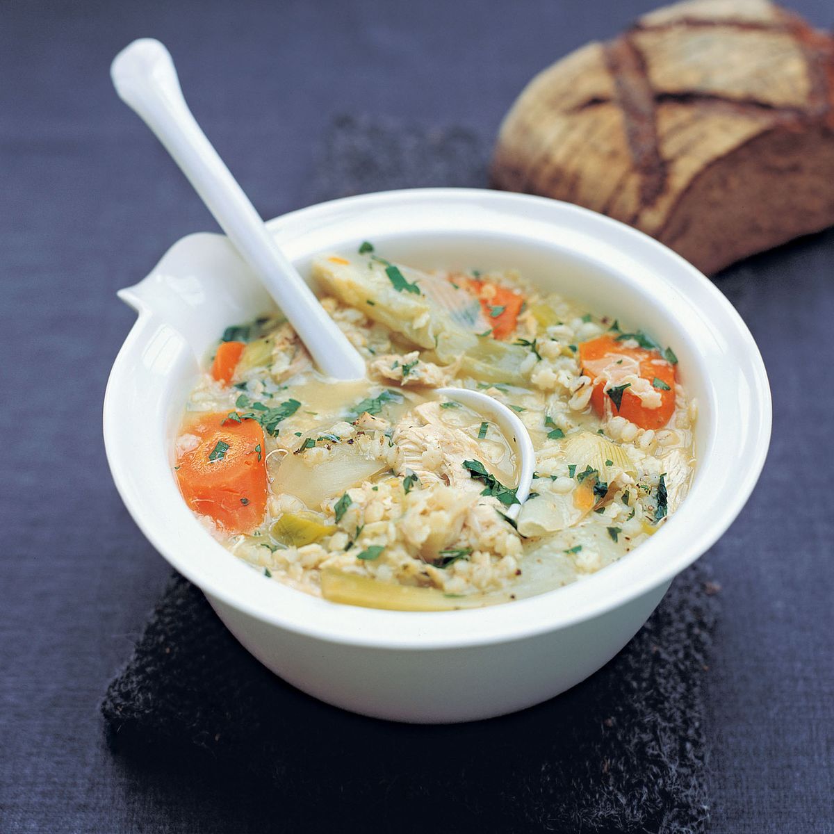 Caldo de frango e cevada
