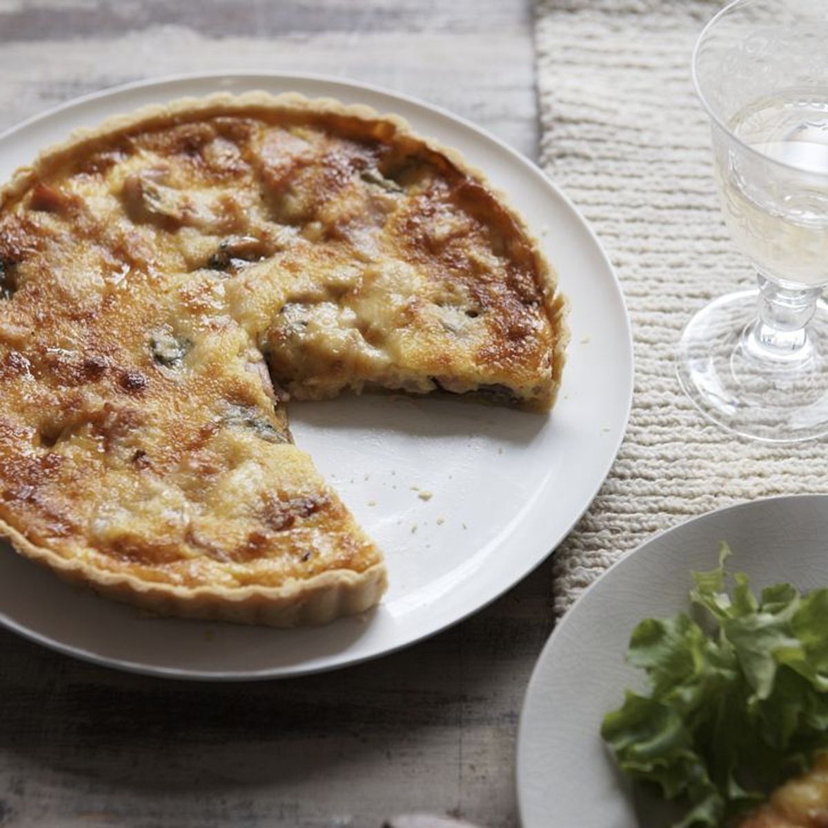 Quiche de queijo com cebola vermelha rica