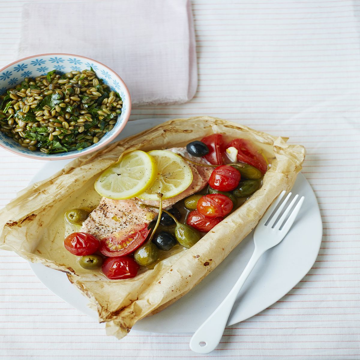 Salmão Assado Provençal com Freekah