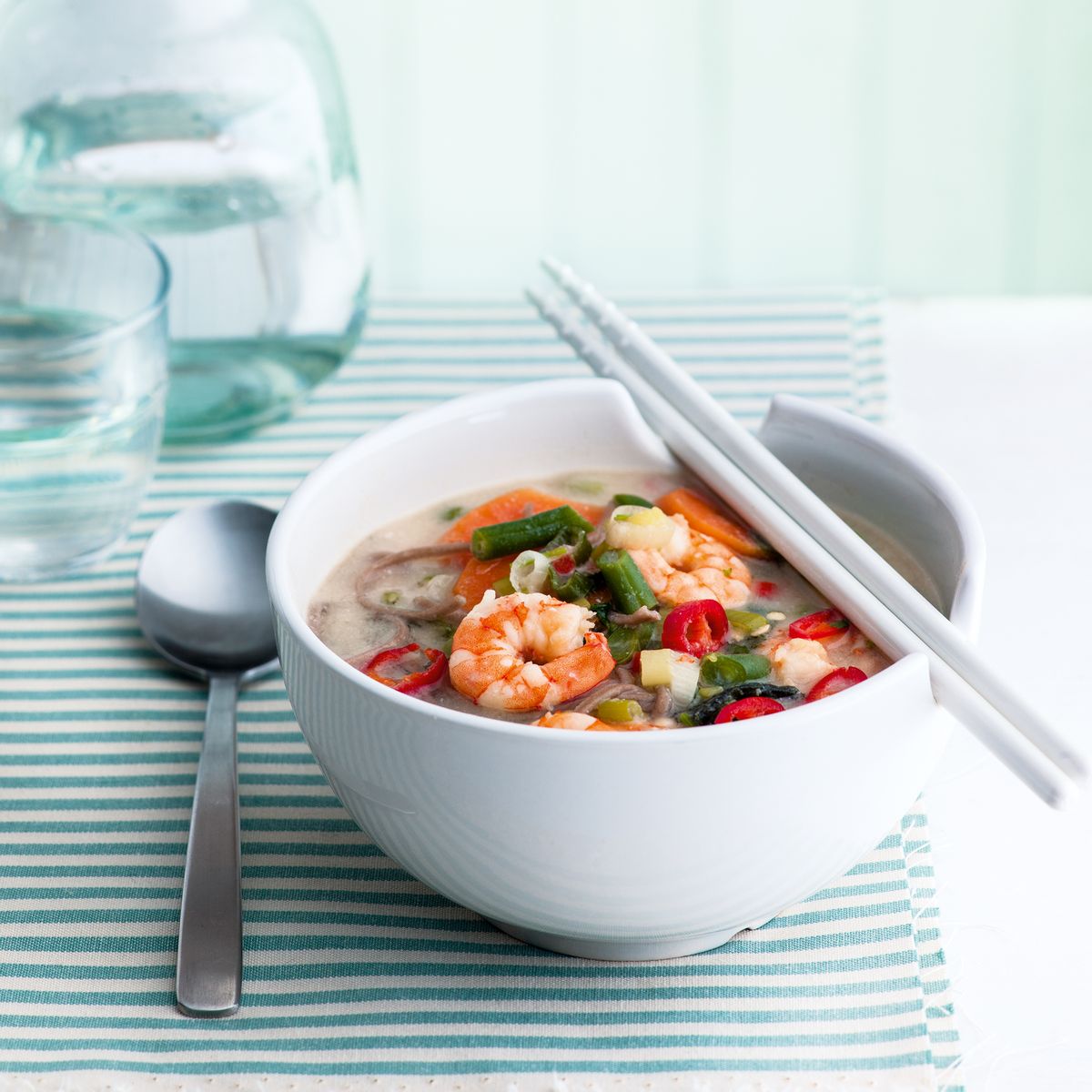 Sopa de missô com camarão