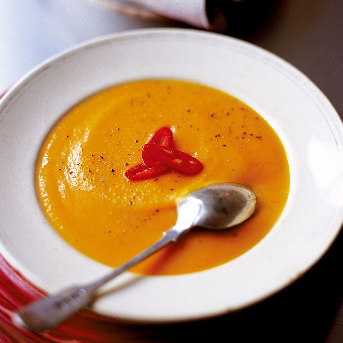 Sopa Cremosa de Abóbora com Capim-limão e Pimenta