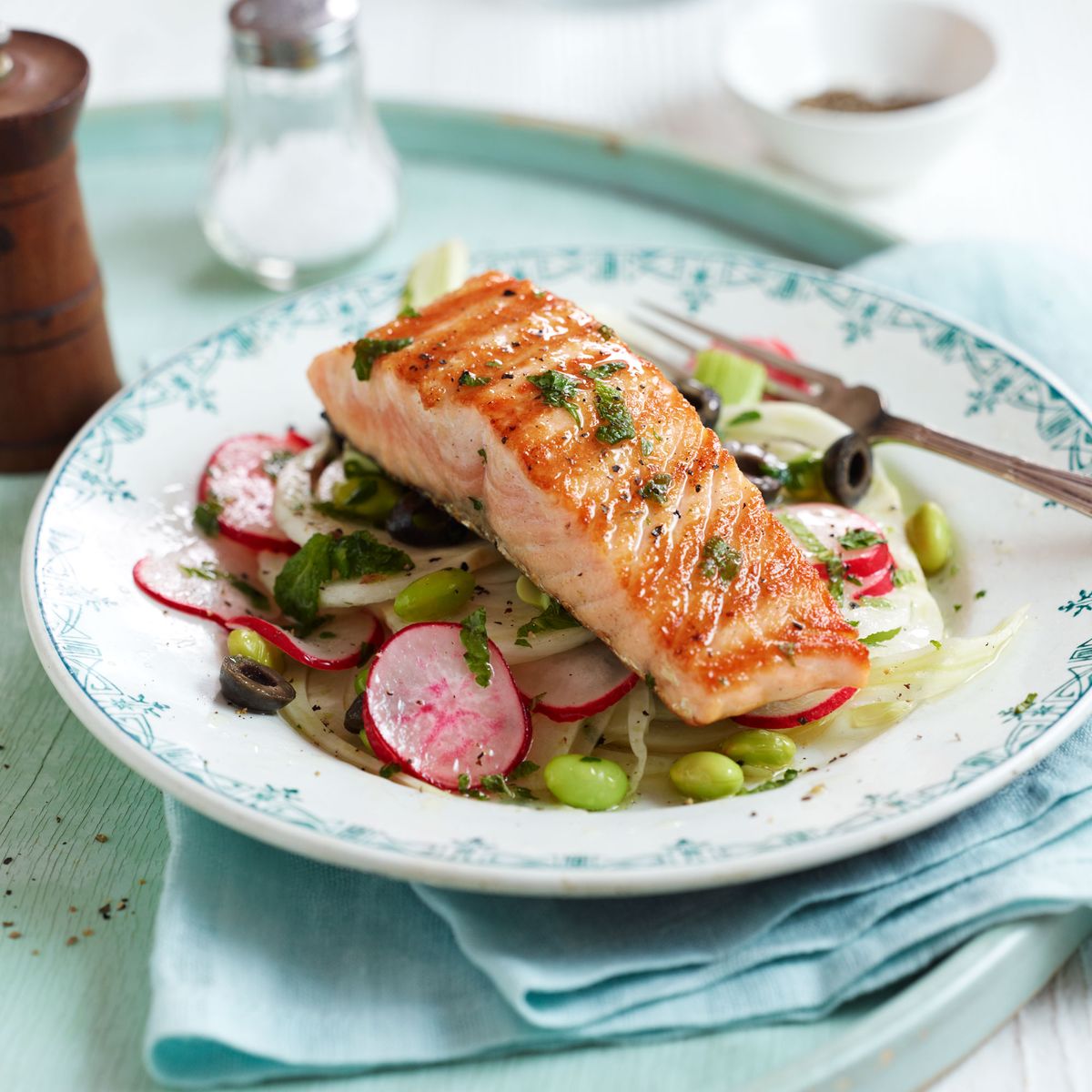Filetes de Salmão Fumados com Salada de Funcho