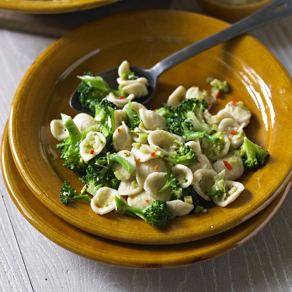 Macarrão com Brócolis e Molho de Anchova