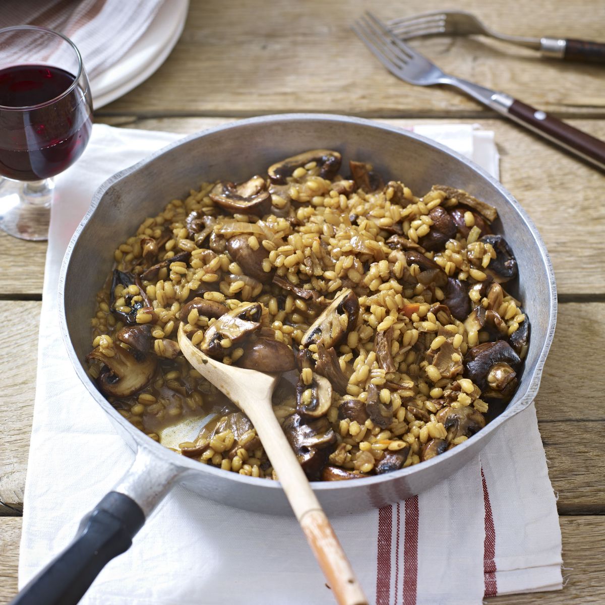 Cena vegetariana principal: cebada perlada y risotto de champiñones