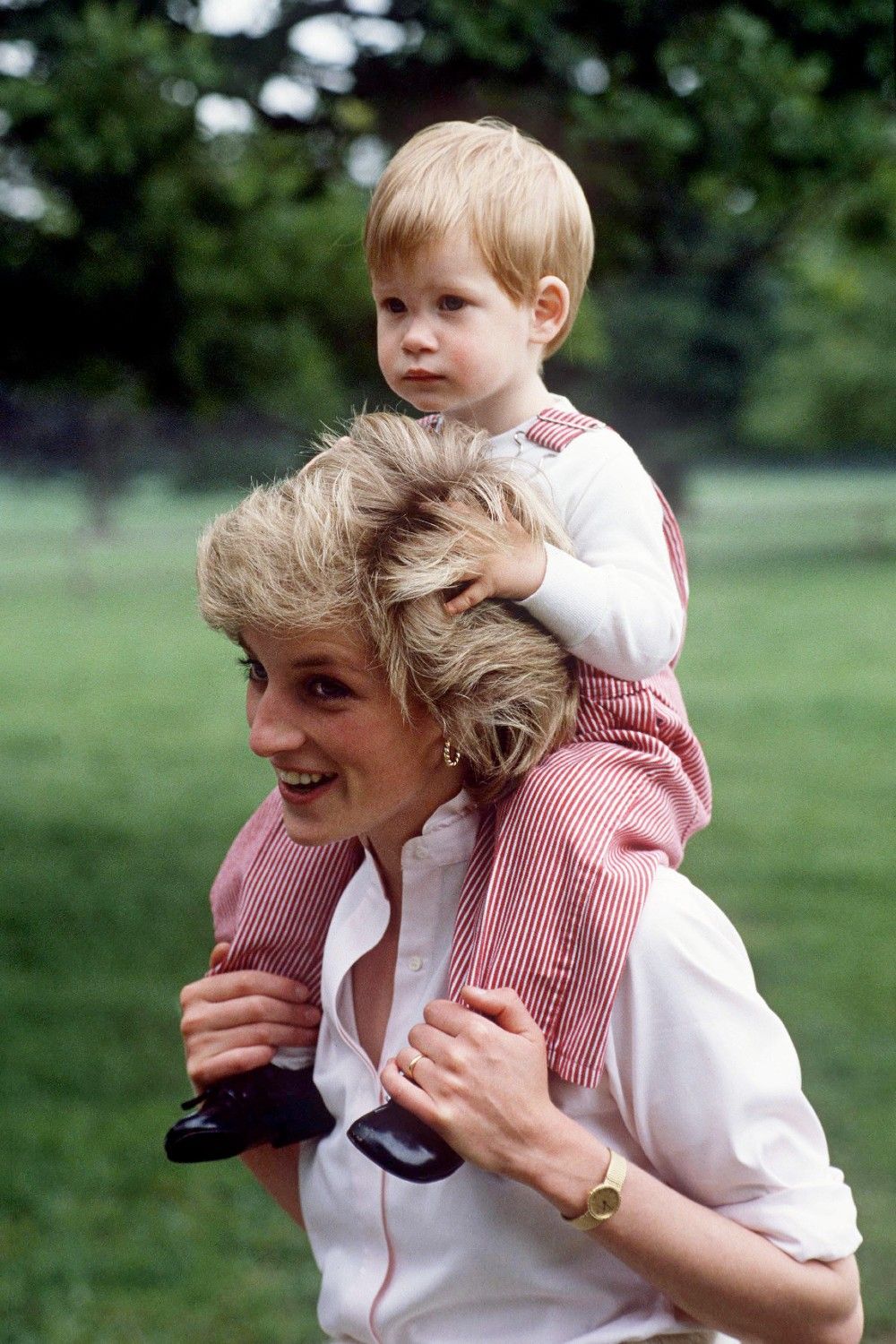 Il principe Harry e la principessa Diana a Highgrove nel 1986