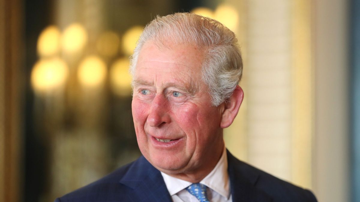 O Príncipe Charles, Príncipe de Gales, é visto durante o Prêmio Rainha Elizabeth de Engenharia no Palácio de Buckingham em 3 de dezembro de 2019 em Londres, Inglaterra