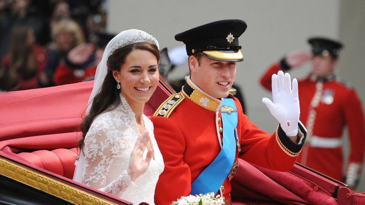 Prinz William, Herzog von Cambridge und Catherine, Herzogin von Cambridge verlassen die Westminster Abbey nach ihrer Heirat am 29. April 2011 in London, England