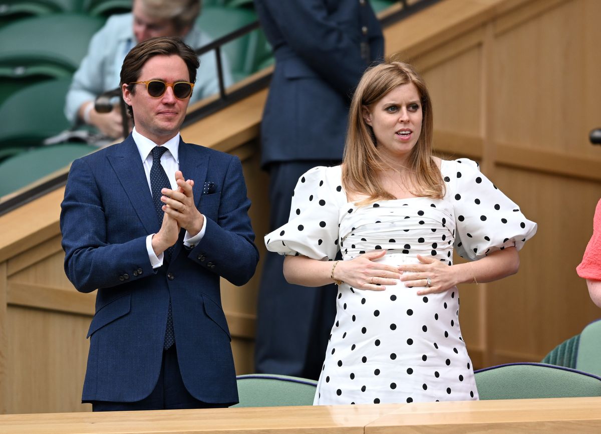 Edo Mapelli Mozzi y la Princesa Beatriz, la Sra. Edoardo Mapelli Mozzi asisten al día 10 de los Campeonatos de Tenis de Wimbledon