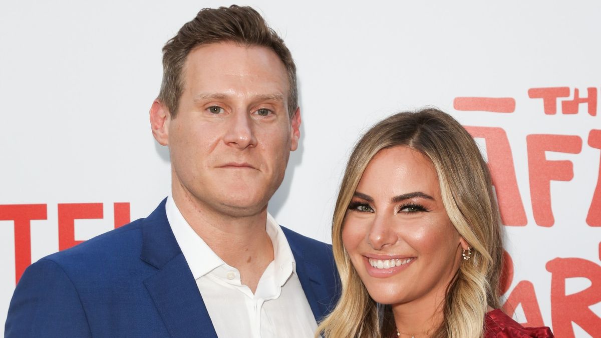 Producent Trevor Engelson (L) in Tracey Kurland (R) se udeležita projekcije Netflixa