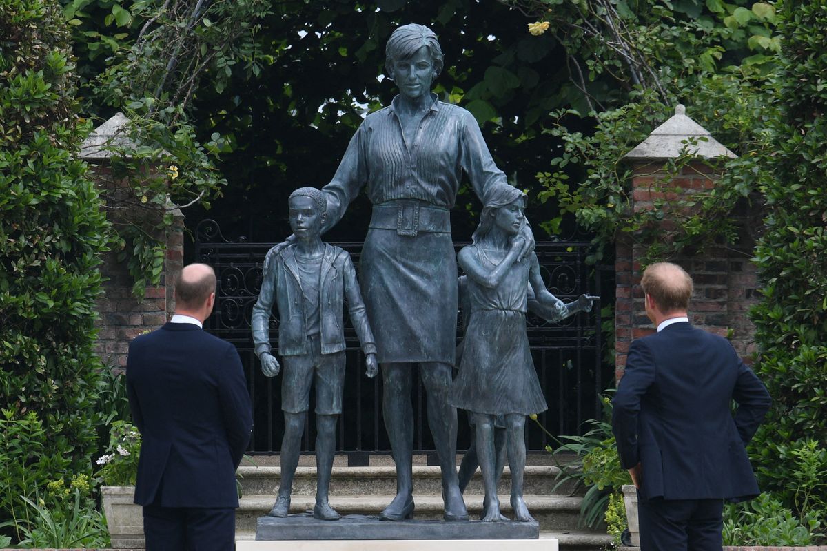 Principe William, Duca di Cambridge (L) e Gran Bretagna