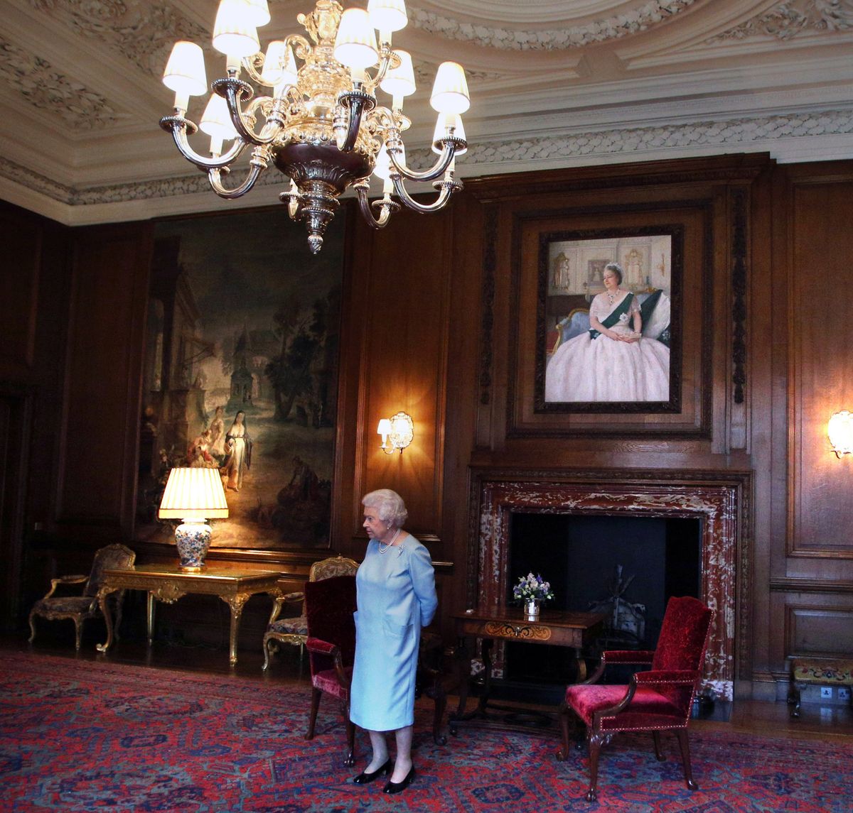 EDIMBURGO, REGNO UNITO - 2 LUGLIO: La regina Elisabetta II attende l