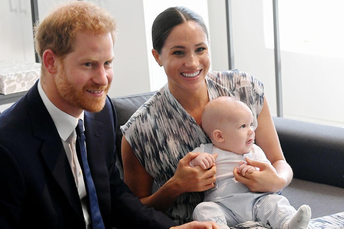 Príncipe Harry, Duque de Sussex, Meghan, Duquesa de Sussex e seu filho bebê Archie Mountbatten-Windsor encontram o Arcebispo Desmond Tutu e sua filha Thandeka Tutu-Gxashe na Fundação do Legado Desmond & Leah Tutu durante sua turnê real pela África do Sul em 25 de setembro, 2019 na Cidade do Cabo, África do Sul.