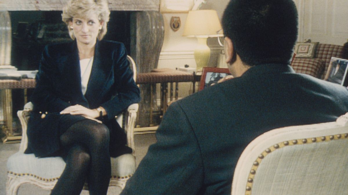 Princesa Diana sendo entrevistada por Martin Bashir