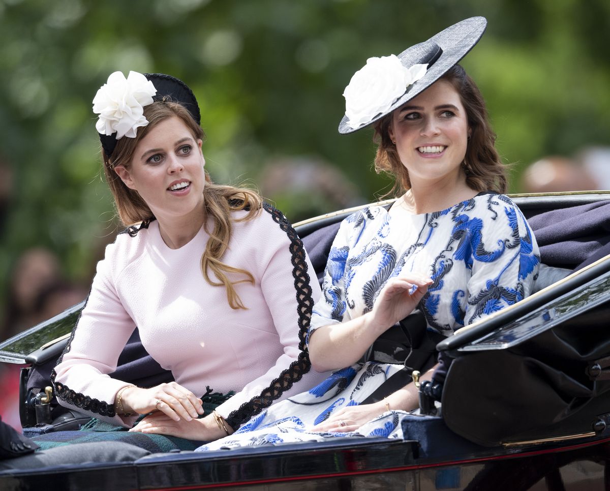 La principessa Eugenia e la principessa Beatrice durante Trooping The Colour, the Queen