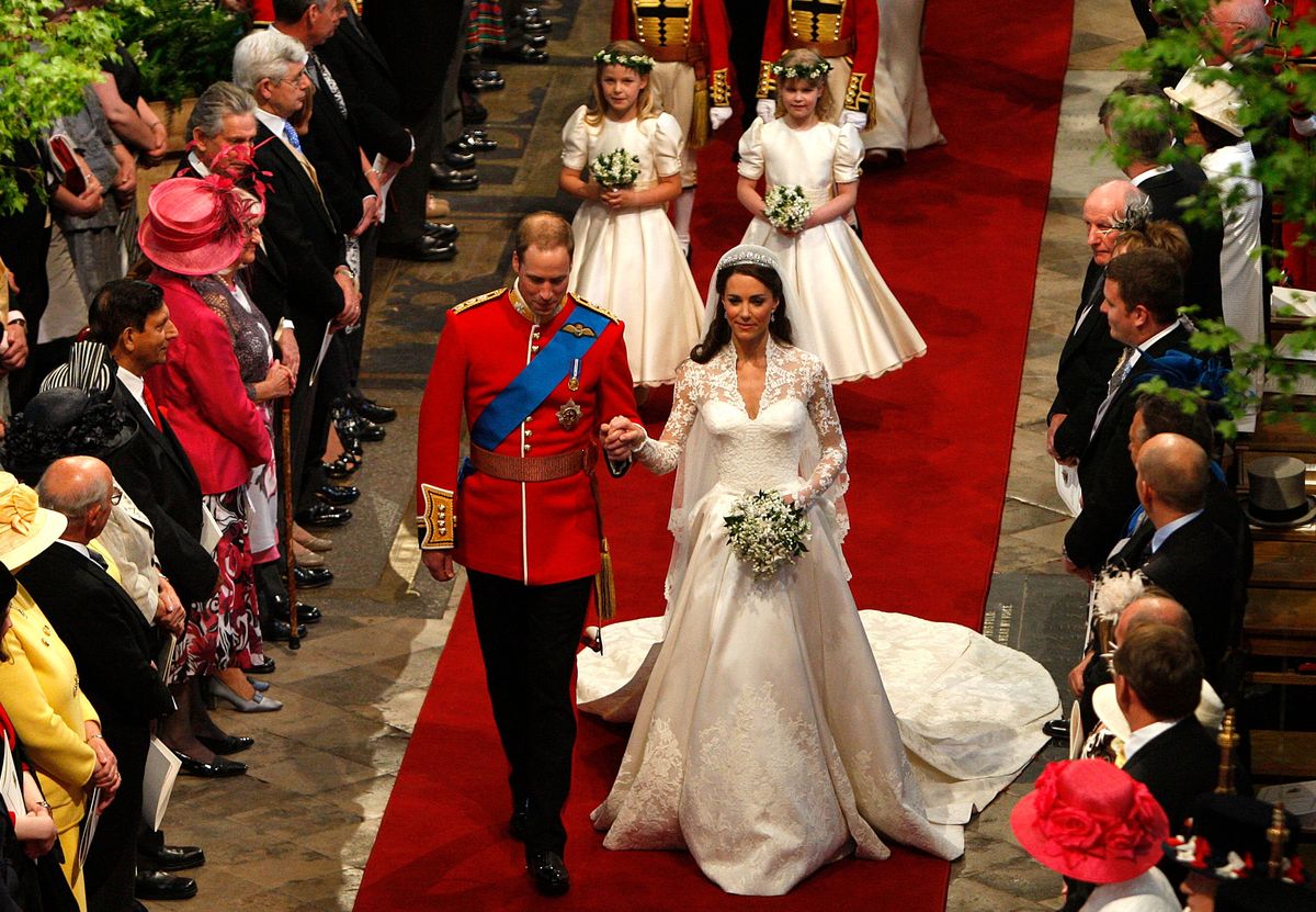 LONDRES, ANGLETERRE - 29 AVRIL: Le prince William, duc de Cambridge et sa nouvelle épouse Catherine, duchesse de Cambridge marchent dans l