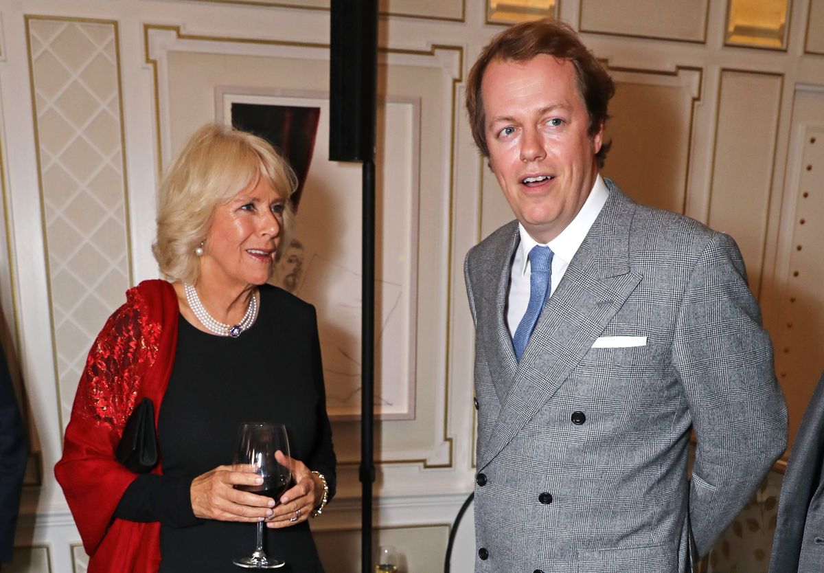 Londyn, Anglia - 18 października: Camilla, księżna Kornwalii i syn Tom Parker Bowles uczestniczyć w uruchomieniu