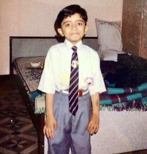 mohit hiranandani foto z detstva