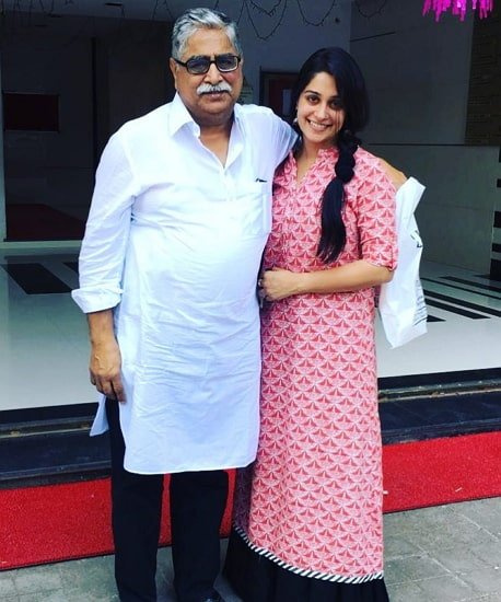 dipika kakar otec