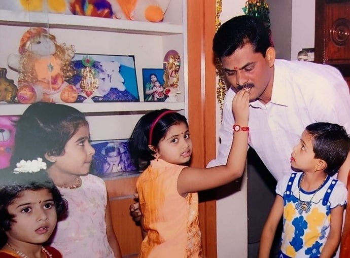 fotos de infância de shivani narayanan