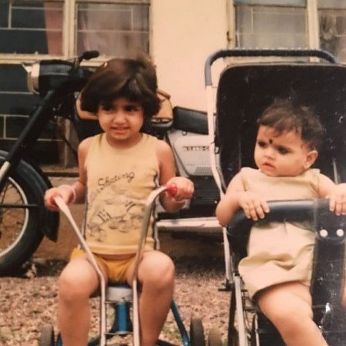 foto de infância de reyhna malhotra