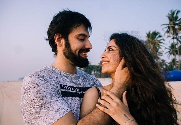 avika gor priateľ