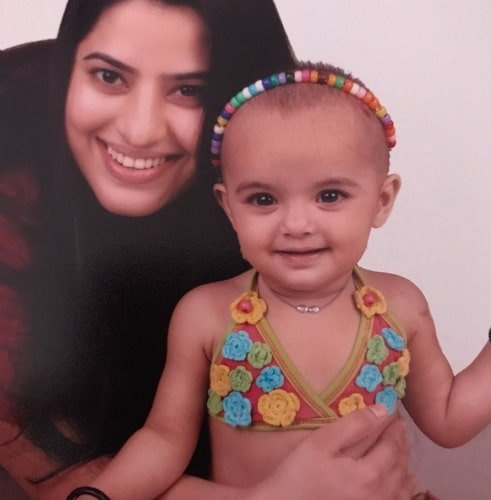foto de infância de ruhanika dhawan