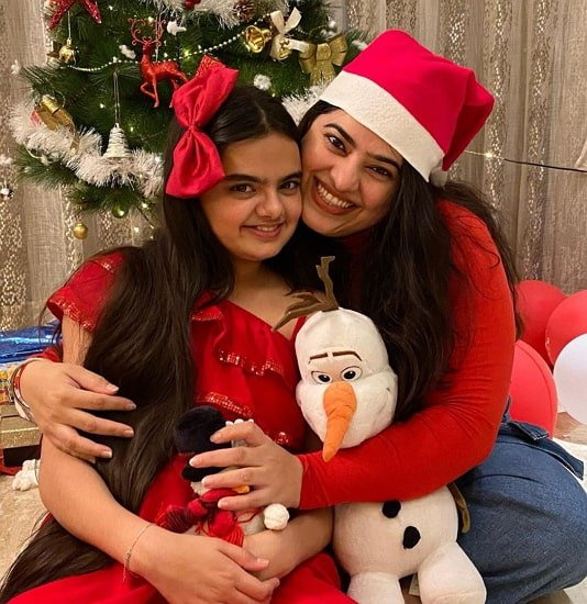 mãe ruhanika dhawan