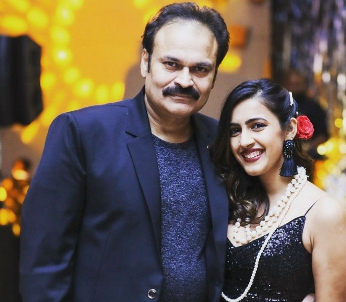 niharika konidela otec