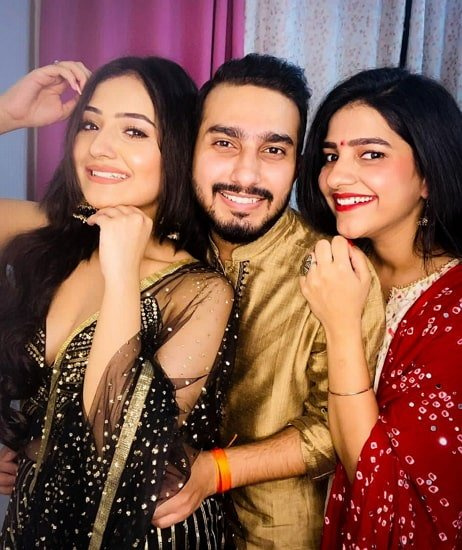 akshita mudgal súrodenci