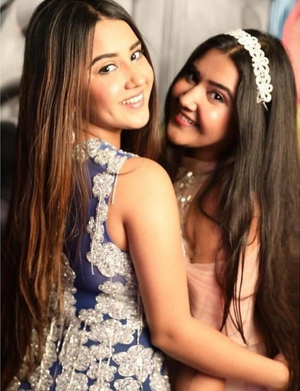 roshni walia schwester