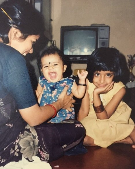 amritha aiyer fotografia z detstva