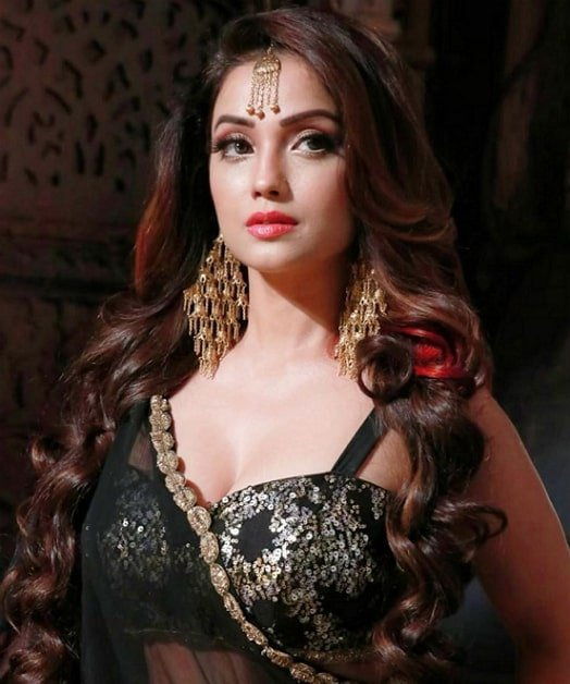 ada Khan